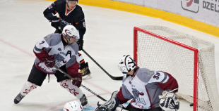 "Kreditori" pārliecinoši apspēlē jaunos SK "Rīga96" hokejistus