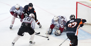 "Kreditori" pārliecinoši apspēlē jaunos SK "Rīga96" hokejistus