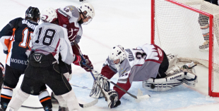 "Kreditori" pārliecinoši apspēlē jaunos SK "Rīga96" hokejistus