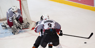 "Kreditori" pārliecinoši apspēlē jaunos SK "Rīga96" hokejistus