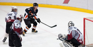 "Kreditori" pārliecinoši apspēlē jaunos SK "Rīga96" hokejistus