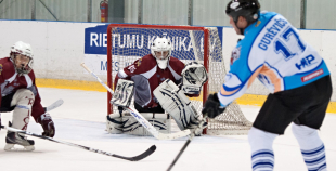 "Ozolnieki/Monarch" viesos ar 5:0 uzvar "Rīga 96" hokejistus.