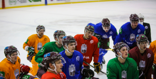 FOTO: Latvijas hokeja izlase aizvada pirmo treniņu gatavojoties pasaules čempionātam