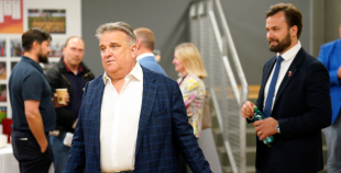 Aigars Kalvītis pārliecinoši ievēlēts par Latvijas Hokeja federācijas prezidentu