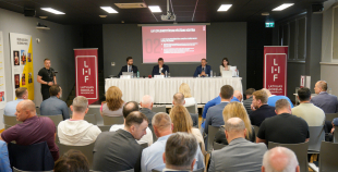 Aigars Kalvītis pārliecinoši ievēlēts par Latvijas Hokeja federācijas prezidentu