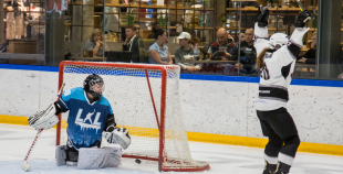 Vakar tika aizvadīta pirmā "Optibet" Baltijas sieviešu hokeja čempionāta spēle starp SHK "Laima" un "L&L Hope"