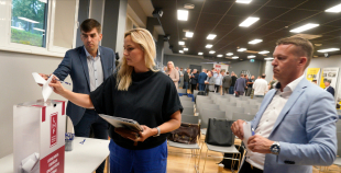 Aigars Kalvītis pārliecinoši ievēlēts par Latvijas Hokeja federācijas prezidentu