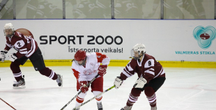 Latvijas hokejistes ar zaudējumu sāk olimpisko kvalifikācijas turnīru