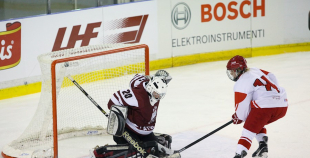 Latvijas hokejistes ar zaudējumu sāk olimpisko kvalifikācijas turnīru