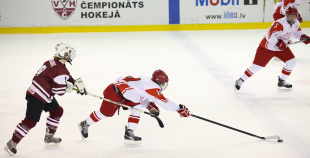 Latvijas hokejistes ar zaudējumu sāk olimpisko kvalifikācijas turnīru
