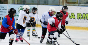 Lieliskā atmosfērā aizvadīts meiteņu turnīrs Tukumā