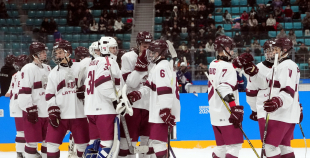 3x3 Jaunatnes olimpiāde: Latvija sagrauj Lielbritāniju un sīvā cīņā pārspēj Kazahstānu