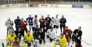 Hokeja izlases pēdējais treniņš pirms došanās uz Franciju