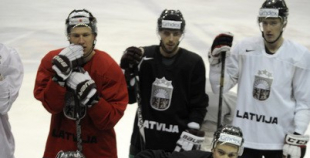 Hokeja izlases pēdējais treniņš pirms došanās uz Franciju