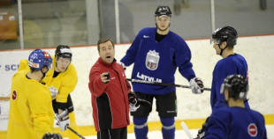 Hokeja izlases pēdējais treniņš pirms došanās uz Franciju