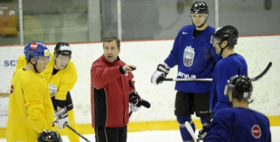 Hokeja izlases pēdējais treniņš pirms došanās uz Franciju