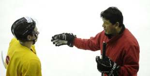 Hokeja izlases pēdējais treniņš pirms došanās uz Franciju