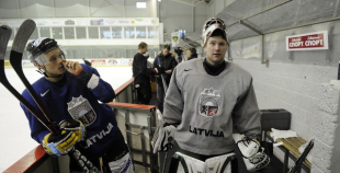 Hokeja izlases pēdējais treniņš pirms došanās uz Franciju