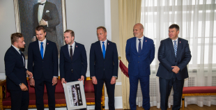 FOTO: Latvijas hokeja izlase viesojās Rīgas pilī pie Valsts prezidenta