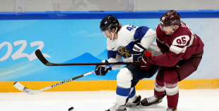 Latvija hokeja izlase sīvā cīņā atzīst Somijas pārākumu