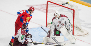 Latvijas hokeja izlase aizraujošā mačā piekāpjas Krievijas valstsvienībai 