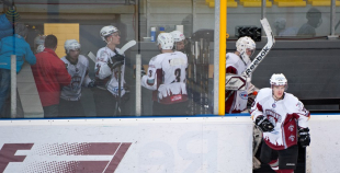 "SMScredit.lv" hokejisti  1. finālspēlē izcīna uzvaru