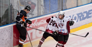 "SMScredit.lv" hokejisti  1. finālspēlē izcīna uzvaru