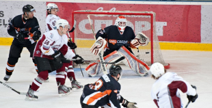 "SMScredit.lv" hokejisti  1. finālspēlē izcīna uzvaru