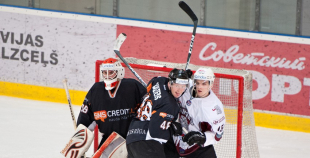 "SMScredit.lv" hokejisti  1. finālspēlē izcīna uzvaru