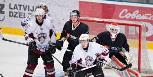 "SMScredit.lv" hokejisti  1. finālspēlē izcīna uzvaru
