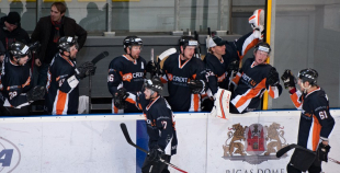 "SMScredit.lv" hokejisti  1. finālspēlē izcīna uzvaru