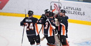 "SMScredit.lv" hokejisti  1. finālspēlē izcīna uzvaru