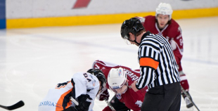 "SMScredit.lv" hokejisti izcīnīja Latvijas čempionu titulu