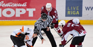 "SMScredit.lv" hokejisti izcīnīja Latvijas čempionu titulu