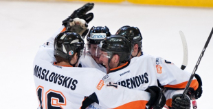 "SMScredit.lv" hokejisti izcīnīja Latvijas čempionu titulu