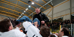 "SMScredit.lv" hokejisti izcīnīja Latvijas čempionu titulu