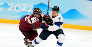 Latvija hokeja izlase sīvā cīņā atzīst Somijas pārākumu