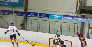 HS "Rīga" ar 4:3 negaidīti uzvar čempionvienību "Kurbads", "Prizma" turpina uzvaras gājienu 