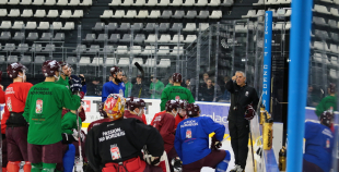 FOTO: Latvijas izlases treniņš Seržī ledus arēnā 