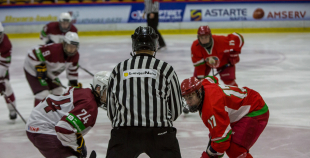 Latvijas U-18 izlase vēl vienā ilgstošā bullīšu sērijā svin uzvaru pār Baltkrieviju