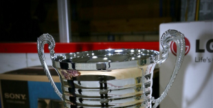 HK "Zemgale/LLU" hokejistiem pasniedz medaļas par 3. vietu