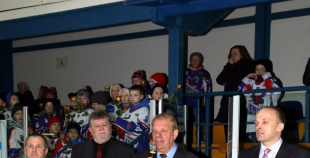 HK "Zemgale/LLU" hokejistiem pasniedz medaļas par 3. vietu