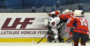 Latvijas hokejistes atgriežas A grupā