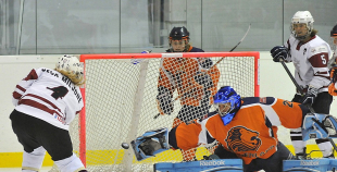 Latvijas hokejistes noslēdz pasaules čempionātu ar uzvaru