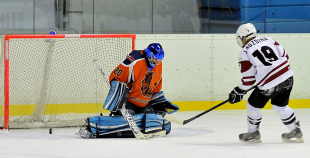 Latvijas hokejistes noslēdz pasaules čempionātu ar uzvaru