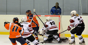 Latvijas hokejistes noslēdz pasaules čempionātu ar uzvaru