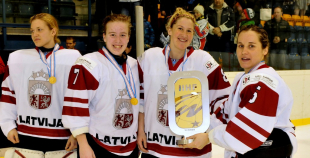 Latvijas hokejistes noslēdz pasaules čempionātu ar uzvaru