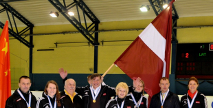 Latvijas hokejistes noslēdz pasaules čempionātu ar uzvaru