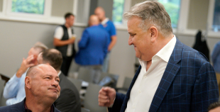 Aigars Kalvītis pārliecinoši ievēlēts par Latvijas Hokeja federācijas prezidentu