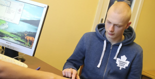 2014 LČ HK "Liepāja" hokejisti nodod asinis un ziedo Dzemdību nodaļai